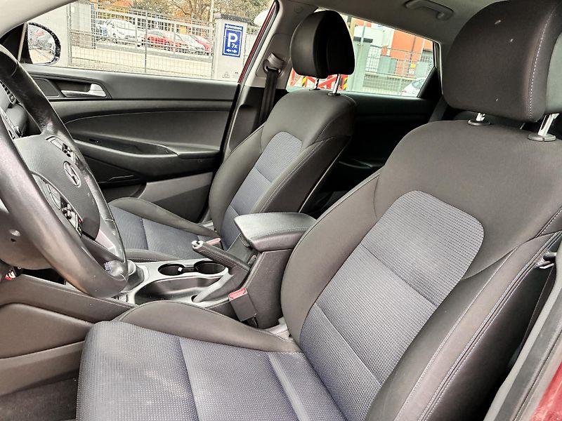 Hyundai Tucson 1.7CRDi 85kW TRIKOLOR PLUS  - fotka 10 z 23