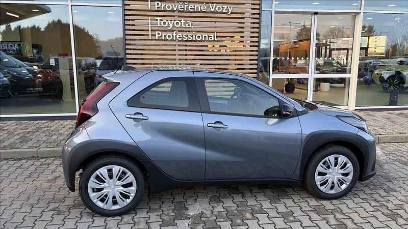 Toyota Aygo 1,5 Active - fotka 6 z 19