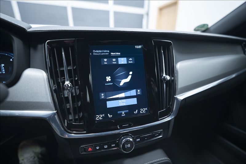 Volvo S90 2,0 D4 NAVI KAMERA 4x VÝHŘEV - fotka 30 z 42