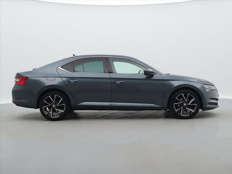 Škoda Superb 2,0 TDI DSG 4x4 CZ Style DPH - fotka 8 z 37