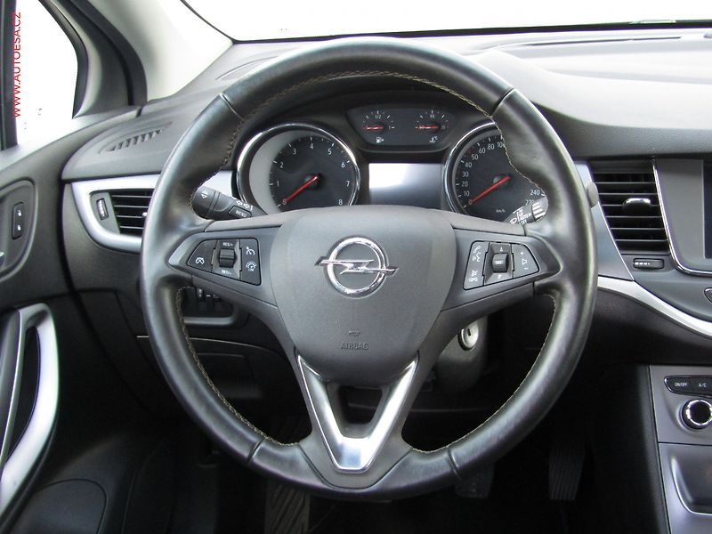 Opel Astra (2017) 1.4T, ČR, AC, navi, park - fotka 13 z 18