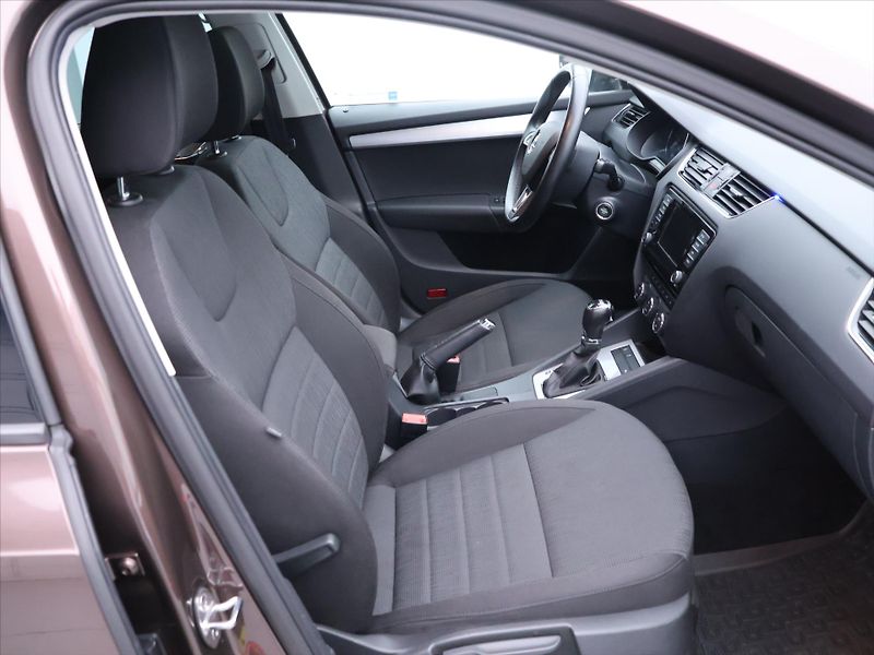 Škoda Octavia 2,0 TDI 110kW DSG Style Xenon - fotka 12 z 25