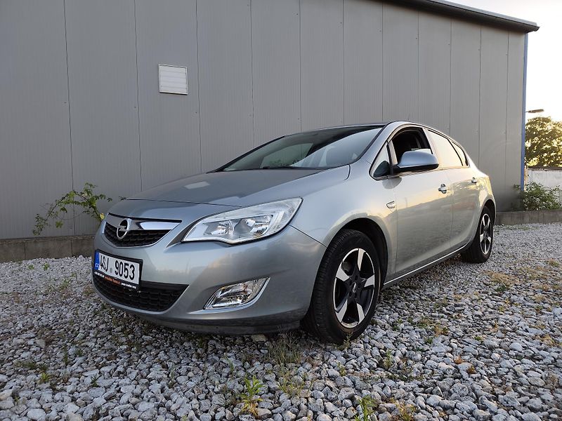 Opel Astra 1.6i  - fotka 1 z 17