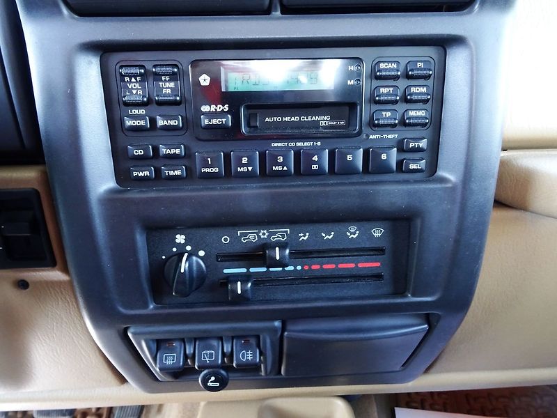 Jeep Wrangler 4.0i SAHARA Serviska - fotka 8 z 37
