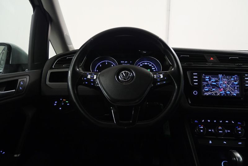 Volkswagen Touran - fotka 18 z 26