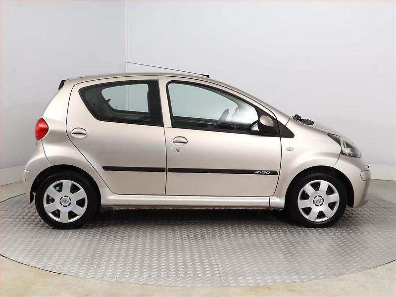 Toyota Aygo (2008) 1.0 VVT-i, nová STK, Tažné - fotka 6 z 9