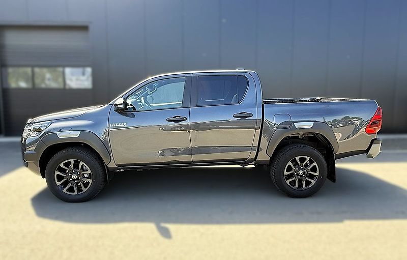 Toyota Hilux Invincible - fotka 2 z 8