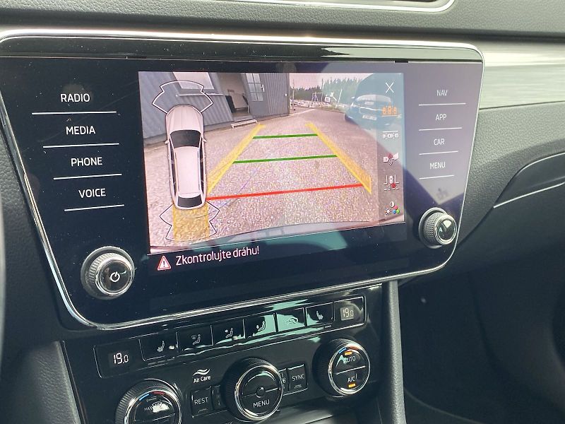 Škoda Superb (2021) Combi 1.5 TSI ACT DSG Style+ - fotka 11 z 36
