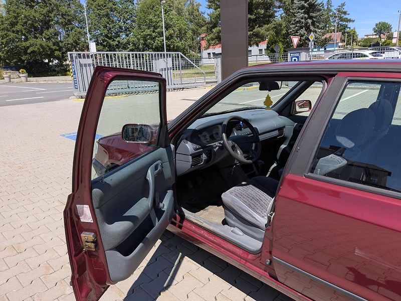 Škoda Felicia 1,3 50kW TAŽNÉ ,CENTRÁL   - fotka 9 z 16