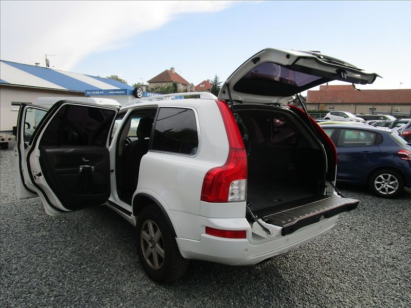 Volvo XC90 2.4 D5, AWD, automat, 7 míst - fotka 38 z 47