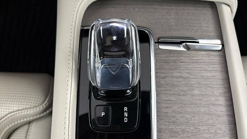Volvo XC90 2.0 B5 AUT AWD Inscription - fotka 27 z 31