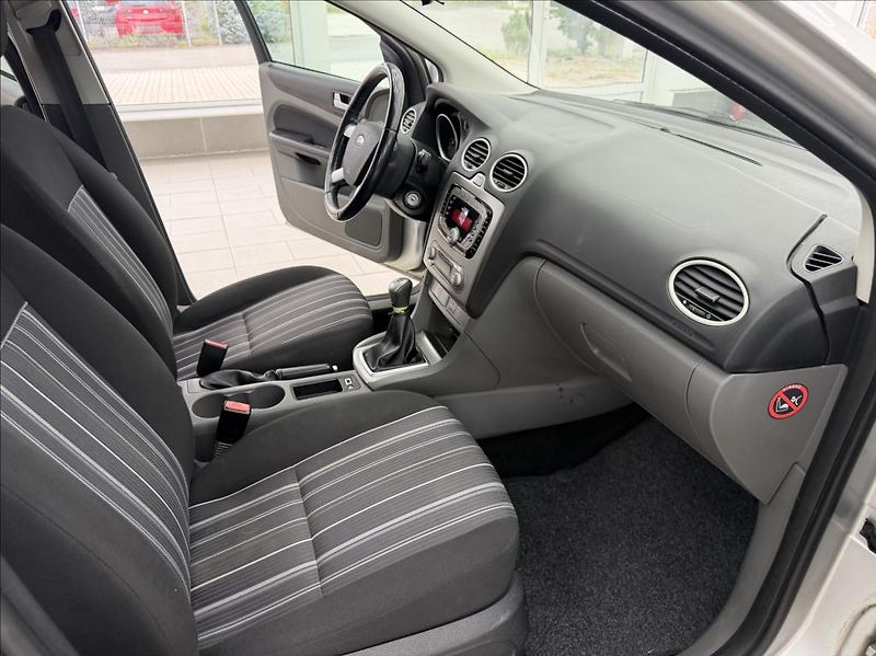 Ford Focus 1,6 i, Klima, 16V, 74kw, - fotka 12 z 24
