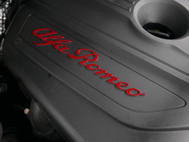 Alfa Romeo Stelvio 2,2 JTD Q4 154kW Automat - fotka 7 z 39