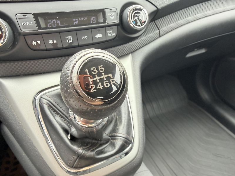Honda CR-V  2.0I Comfort 4WD - fotka 13 z 23