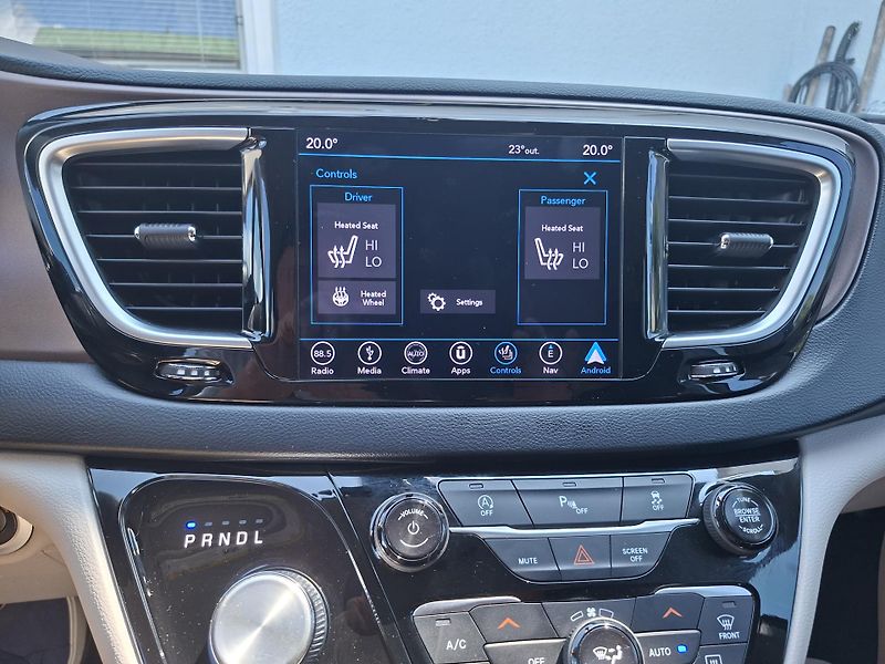 Chrysler Pacifica (2018) 3,6L,Top výbava, REZERVACE - fotka 36 z 44