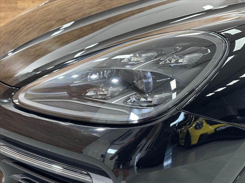 Porsche Cayenne S VZDUCH PANO CHRONO LED - fotka 31 z 33
