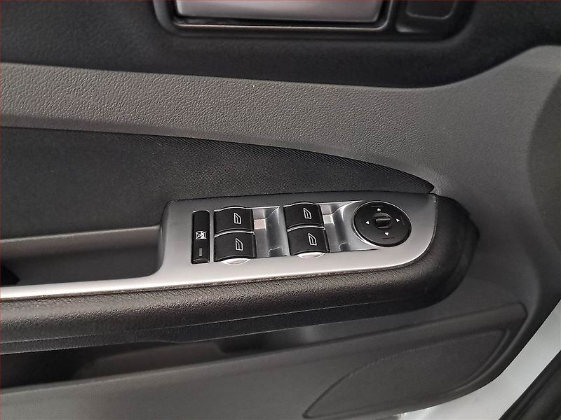 Ford Focus (2009) 1.6 16V, po STK, dobrý stav - fotka 18 z 18