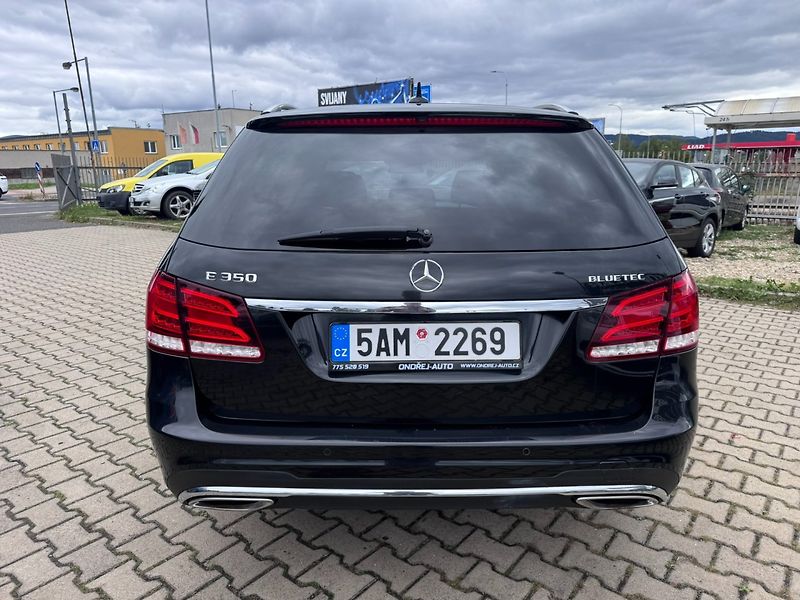 Mercedes-Benz Třídy E (2016) 350 3,0D 4X4 AUTOMAT BLUETEC - fotka 4 z 45
