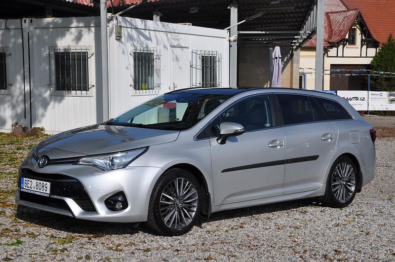 Toyota Avensis 2.0i 112kW KOMBI A/T Panorama - fotka 1 z 20
