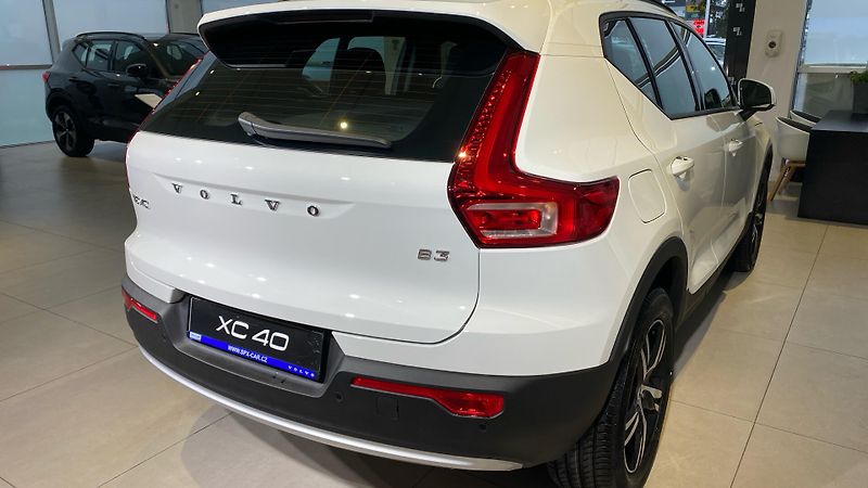 Volvo XC40 (2026) CORE, B3 FWD, 120+10 kW / 163+ - fotka 6 z 14