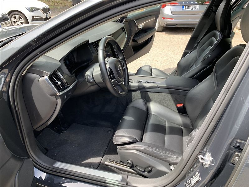 Volvo V90 2,0 D5 CROSS COUNTRY AUTOMAT - fotka 10 z 21