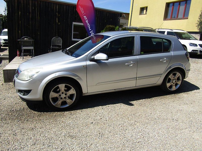 Opel Astra (2007) 1.8 16V AUTOMAT - fotka 2 z 35