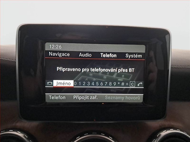 Mercedes-Benz GLA (2014) 220 CDI 4MATIC, 4X4 - fotka 18 z 25
