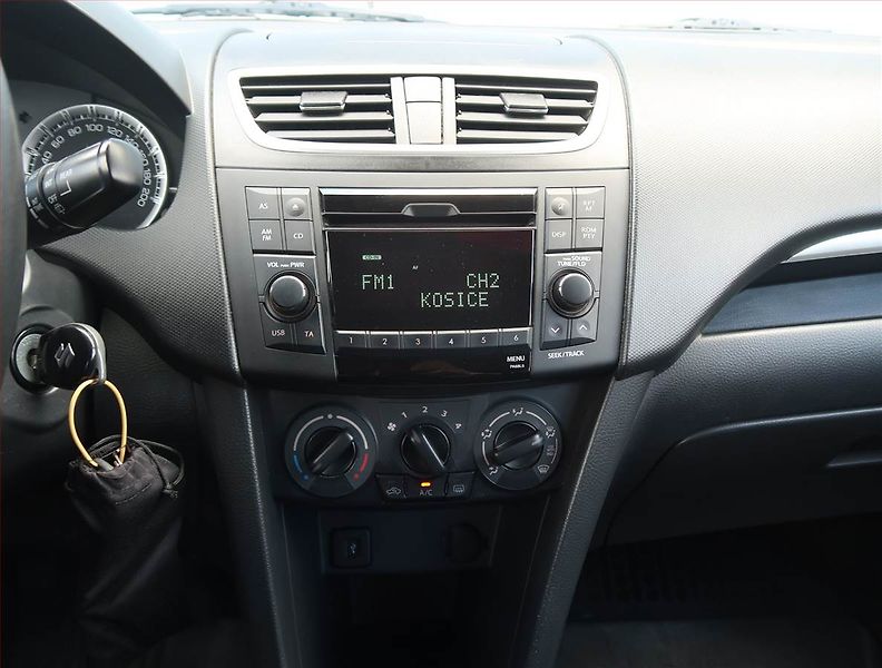 Suzuki Swift (2012) 1.2, Serv.kniha, Park. senzory - fotka 12 z 17
