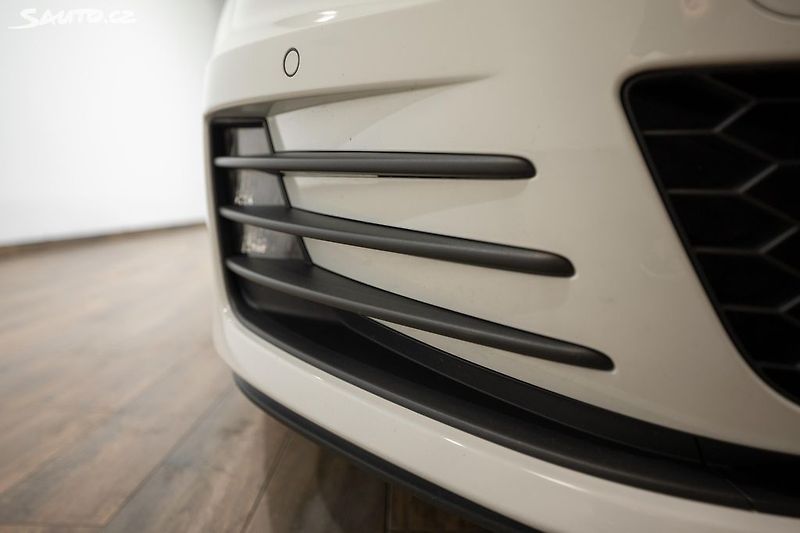 Volkswagen Golf GTI Performance 2.0 169 kW - fotka 24 z 31