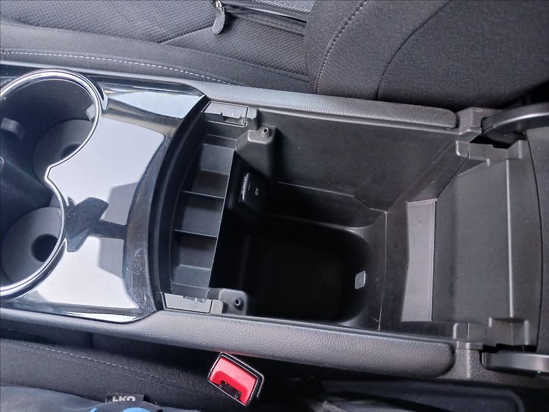 Ford S-MAX 2,0 Titanium 110 kW PowerShift - fotka 33 z 39