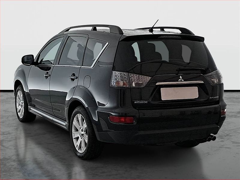 Mitsubishi Outlander (2011) 2.2 DI-D, 7 míst, Navi - fotka 4 z 17