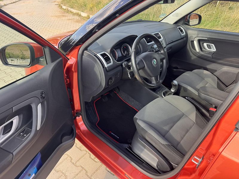 Škoda Fabia 1.4i 63Kw SPORT - fotka 7 z 23