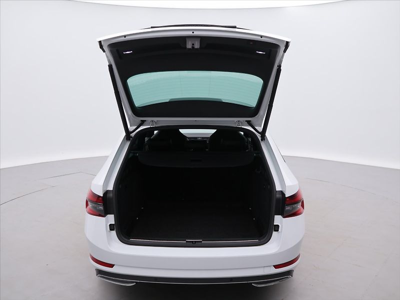 Škoda Superb 2,0 TDI 147kW DSG Sportline DP - fotka 9 z 31