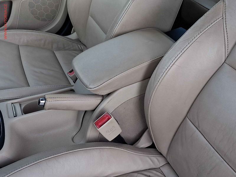 Škoda Superb (2012) 1.6TDi, Xenon - fotka 22 z 23