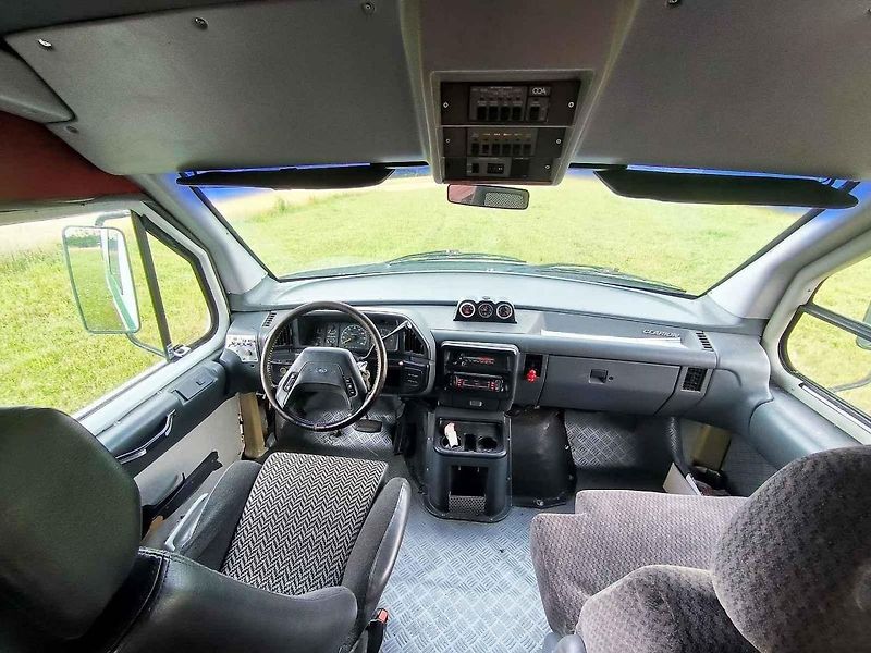 Clarion je extrémně vzácný. V letech 1991 a 1992 bylo vyrobeno jen 270 kusů.