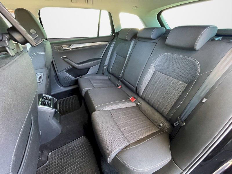 Škoda Superb (2023) 2.0 TDI 147kW DSG Style Plus c - fotka 25 z 35