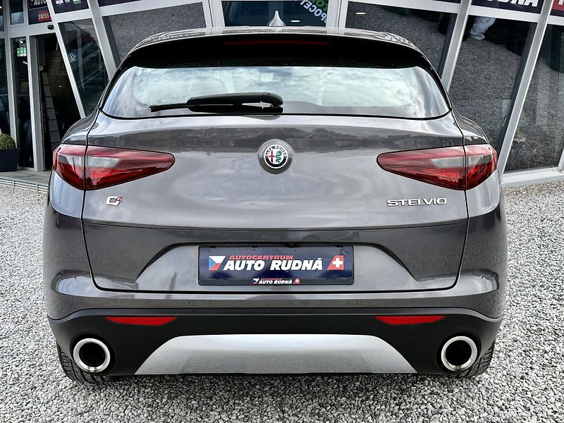 Alfa Romeo Stelvio 2,0T Q4 280PS 4x4 Automat - fotka 11 z 40