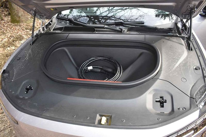 Nové Volvo ES 90 jsme projížděli ve středních Čechách.