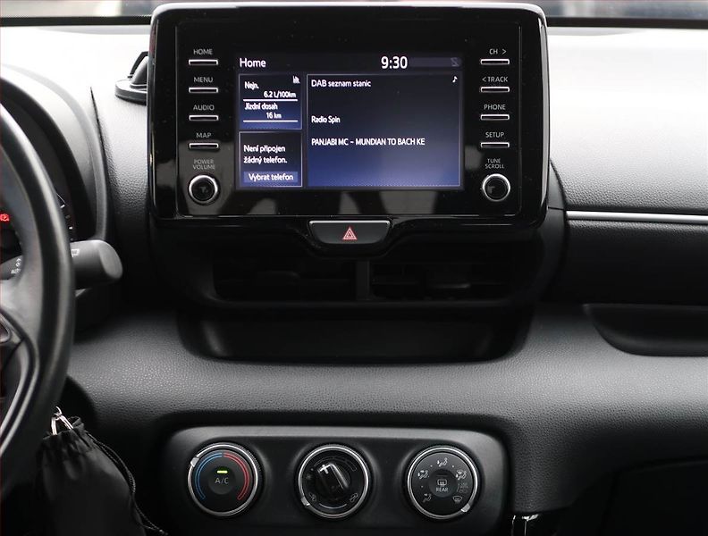 Toyota Yaris (2021) 1.5 VVT-i, Automat, Serv.kniha - fotka 12 z 20