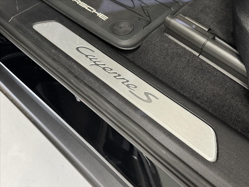 Porsche Cayenne S VZDUCH PANO CHRONO LED - fotka 9 z 33