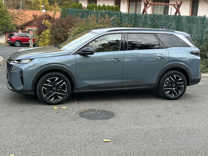 Peugeot 5008 (2025) ALLURE hybrid eDCS6 7míst 1maj - fotka 19 z 36
