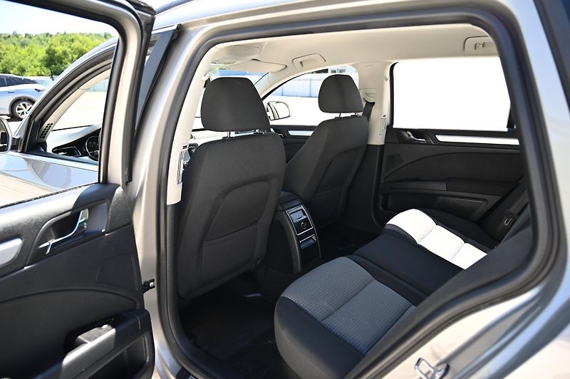 Škoda Superb 2.0TDI 103KW Ambition 9/2012 - fotka 34 z 38