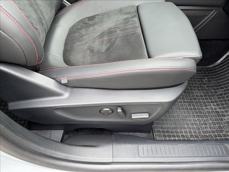 Ford Kuga 1,5 EcoBoost 111 kW ST-Line X - fotka 18 z 42