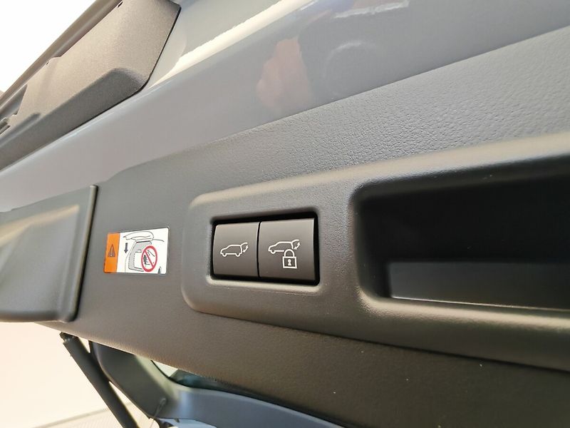 Lexus LBX ELEGANT TECH - fotka 12 z 39