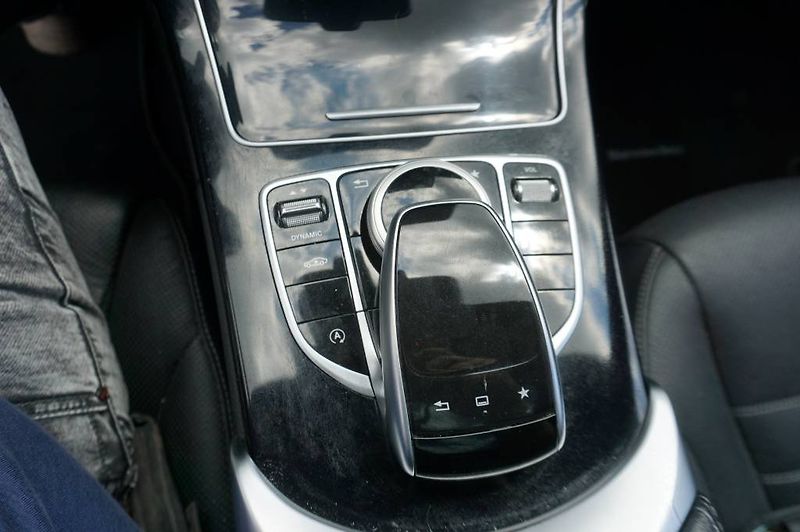 Mercedes-Benz Třídy C (2017) C 400 4 MATIC - fotka 24 z 37