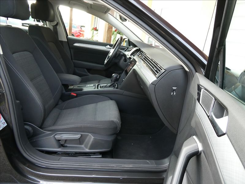 Volkswagen Passat 2,0 TDi DSG FULL LED BUSINESS - fotka 25 z 41