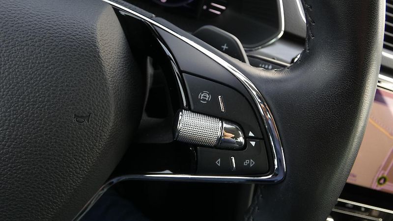 Škoda Superb Combi 1.5 TSI DSG Style - fotka 13 z 27