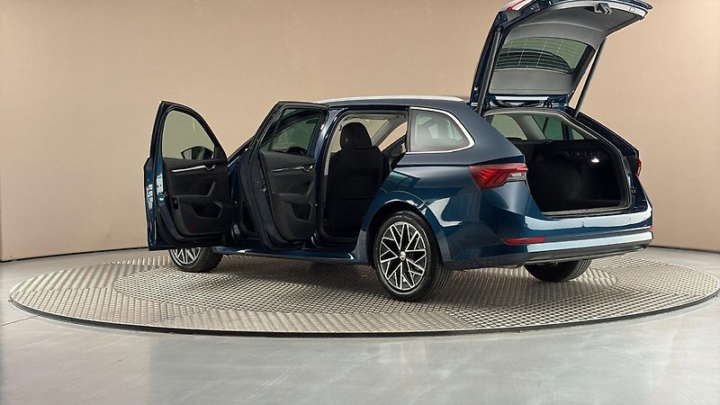 Škoda Octavia 2.0 TDI Style Combi - fotka 7 z 28