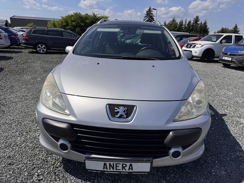 Peugeot 307 SW 1.6 16V - fotka 2 z 17