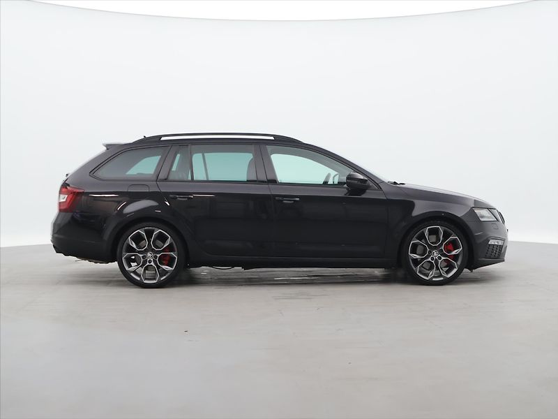 Škoda Octavia RS 2.0 TSI 180kW Challenge - fotka 8 z 32